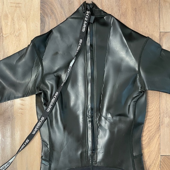 Excellent Condition Women's Long Sleeve Wetsuit - Picture 12 of 12